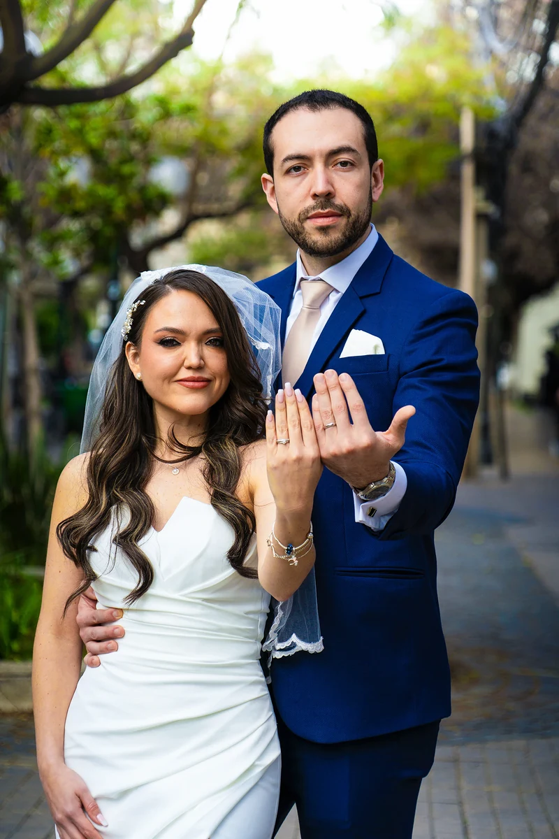 Pareja con anillos